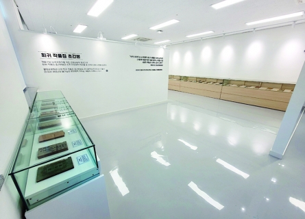 우리 대학 도서관, 국립한국문학관 자료관리시스템 시범운영기관 선정… 문덕수문학관 자료관리 전문화 기반 마련