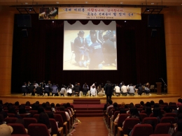 "후배 여러분, 사랑합니다, 감사합니다! 오늘은 선배들이 발 씻겨 줄게" 사랑과 섬김의 세족식