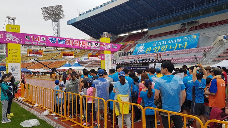 제14회 경남마라톤대회_단체상 1.jpg 제14회 경남마라톤대회_단체상 1.jpg