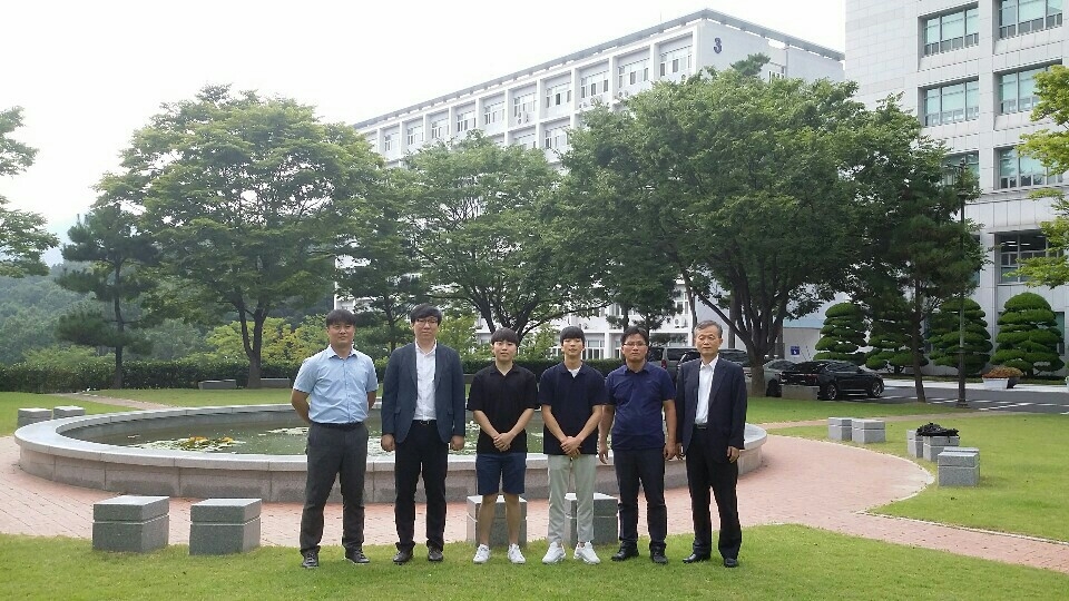 4학년_김지환(2013학번)군과_2학년_황정우(2016학번)군.jpg 4학년_김지환(2013학번)군과_2학년_황정우(2016학번)군.jpg