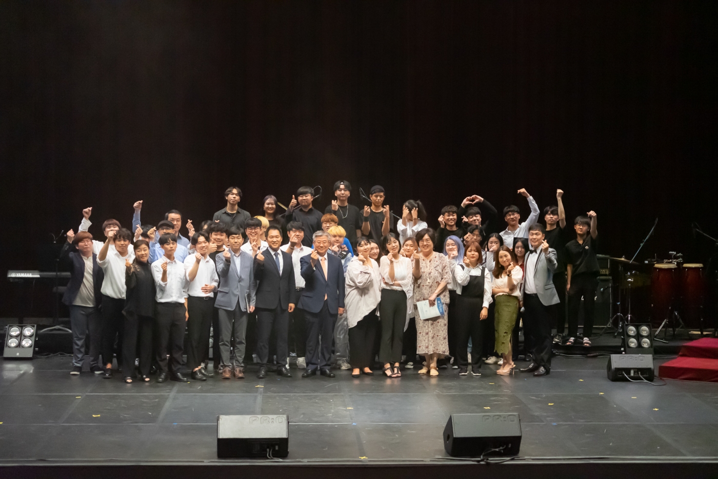 4._총장님과_단체사진.jpg 4._총장님과_단체사진.jpg